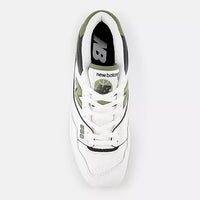 White avec dark olivine et black 550