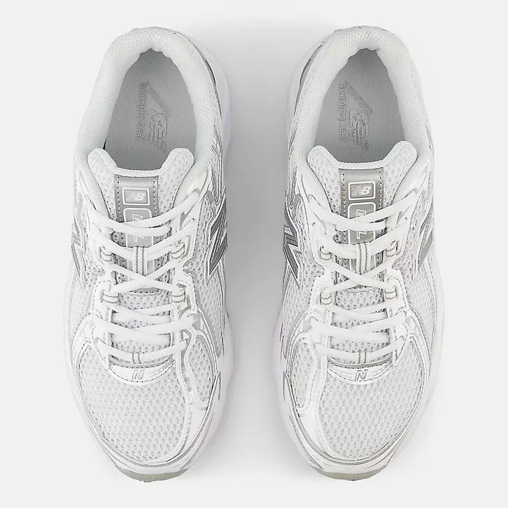 Silver metallic 740