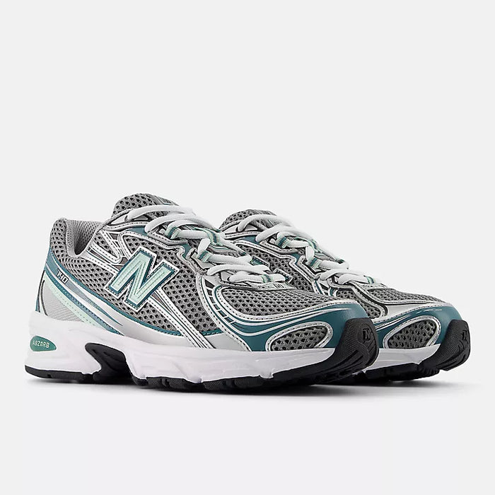 Silver metallic 740